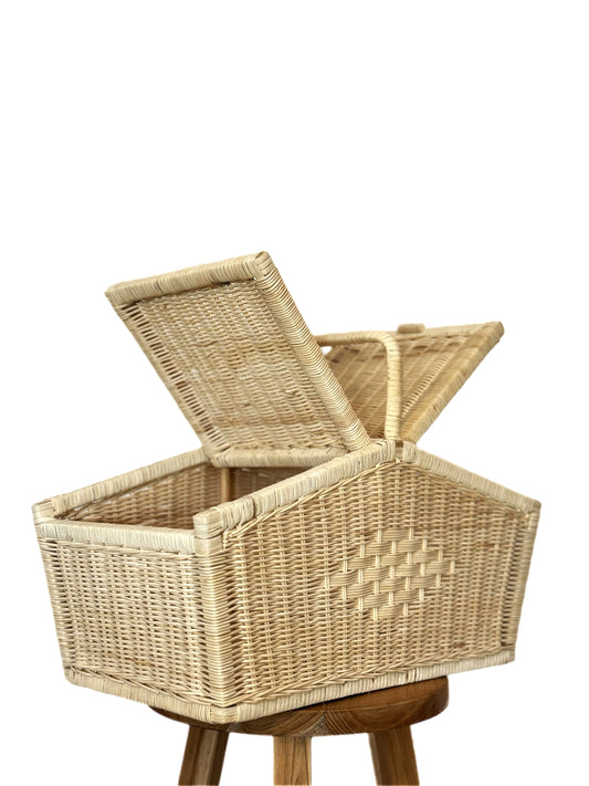 Narnia Picnic Basket