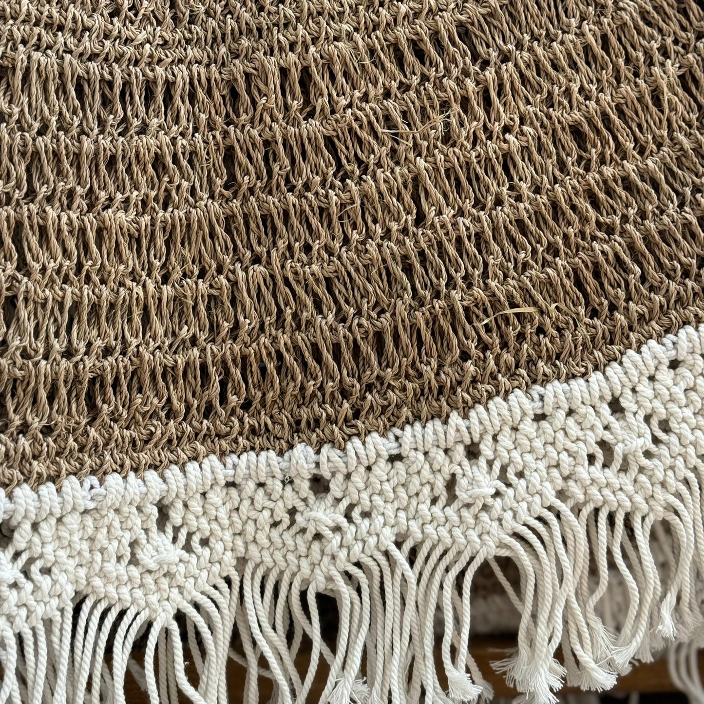 Colton Round Handwoven Rug – Natural Fiber Area Rug with White Fringe