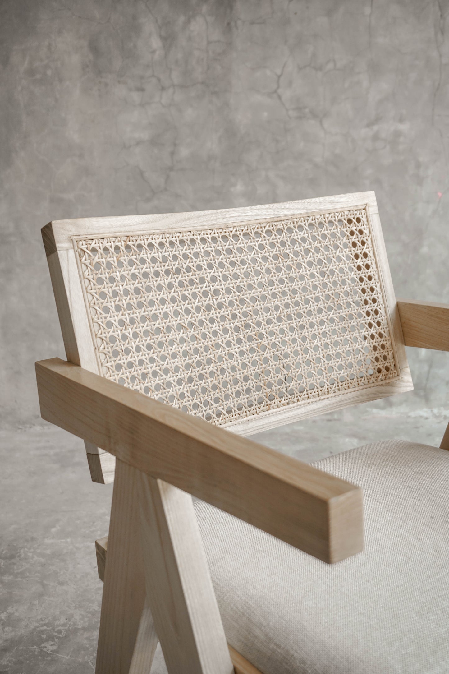 ENYA ARM CHAIR