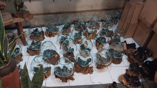NUSA GLASS VASE
