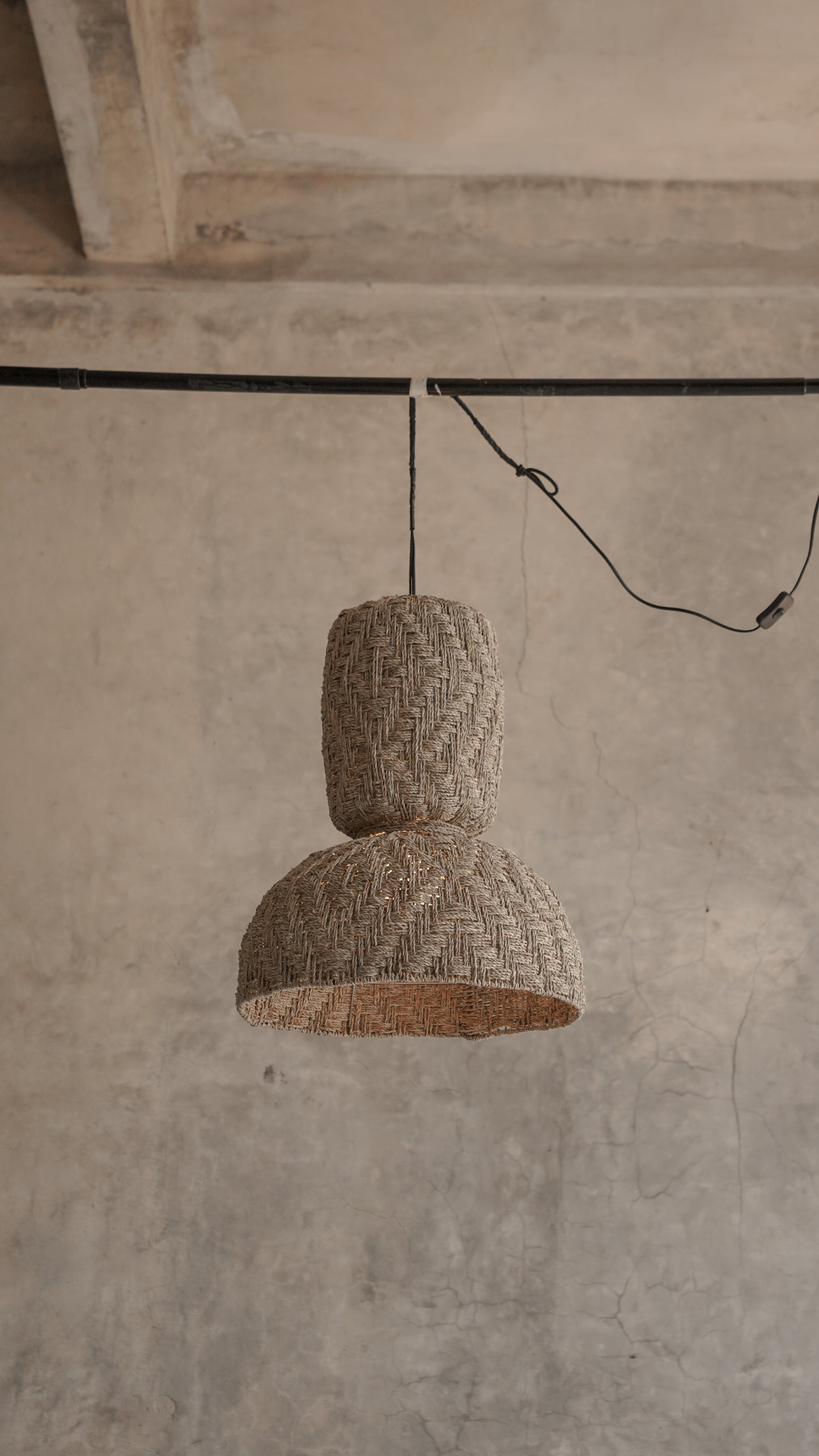 SAXON HANGING LAMP