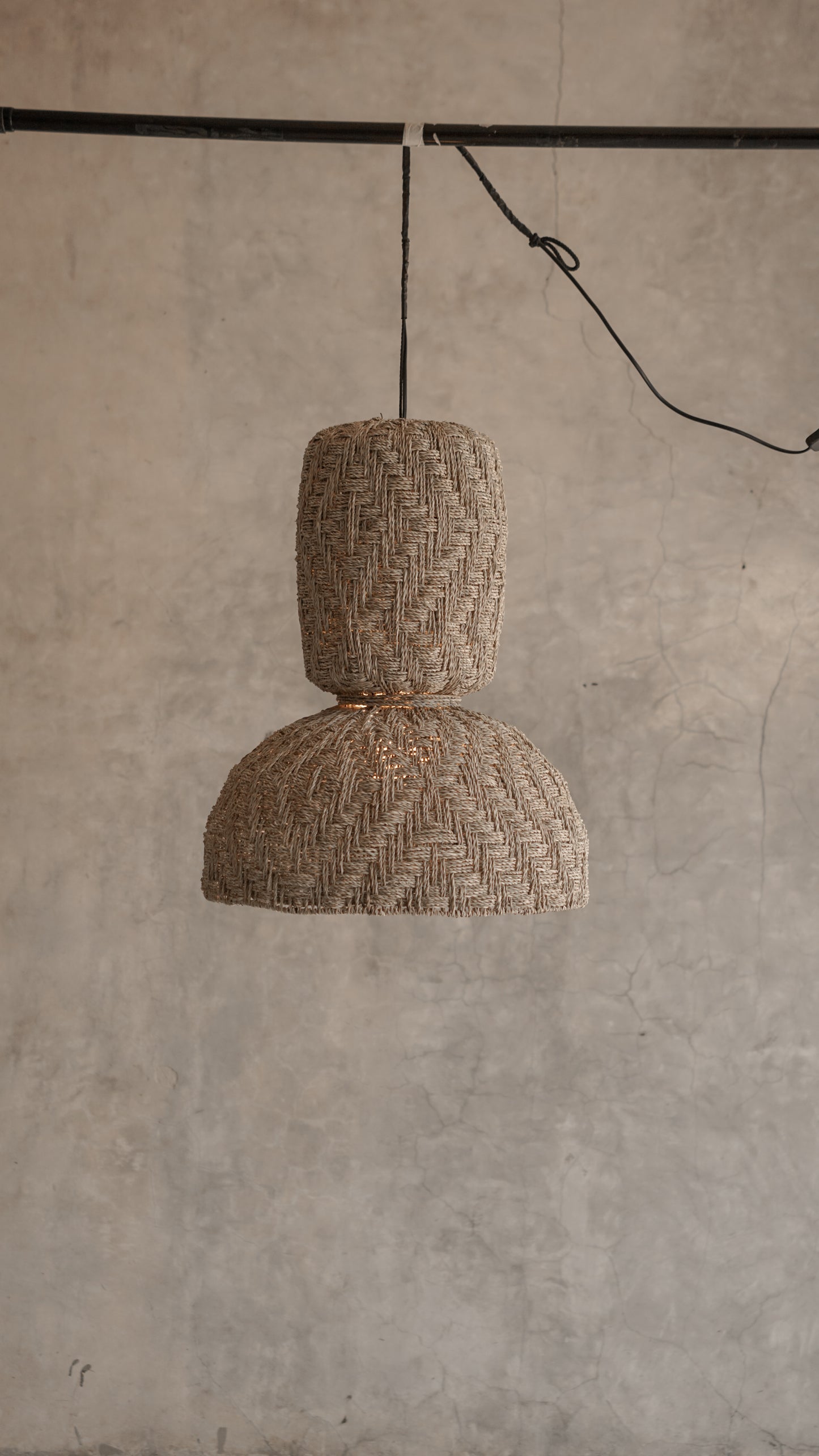 SAXON HANGING LAMP